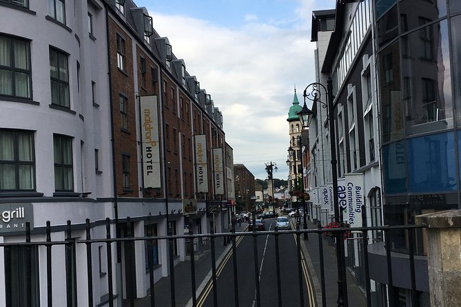 Derrie Danders: Highlights of the Walled City a Self-Guided Audio Tour - Bishop’s Gate and the Double Bastion