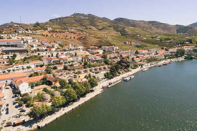 Douro Valley: Rabelo Boat Tour with Audio Guide - Quinta de Ventozelo and a quieter side of the valley