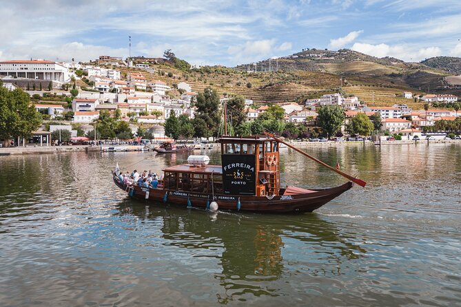 Douro Valley: Rabelo Boat Tour with Audio Guide - Quinta da Romaneira and centuries of wine production