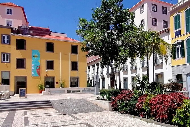 Downtown Funchal: A Self-Guided Audio Tour Through the Old City - Mercado dos Lavradores and the freedom to browse