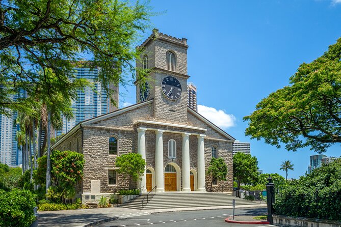 Downtown Honolulu Self Guided Walking Audio Tour - The Hawaii State Capitol and ʻIolani Palace connections