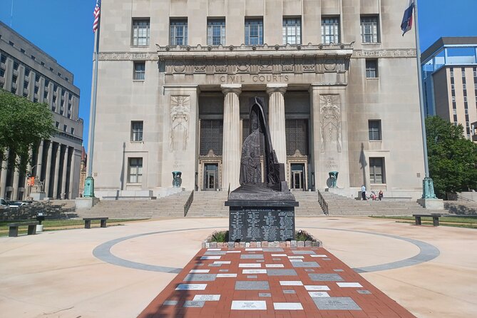 Downtown St. Louis Smartphone Guided Audio Walking Tour App - A low-cost way to meet downtown St. Louis