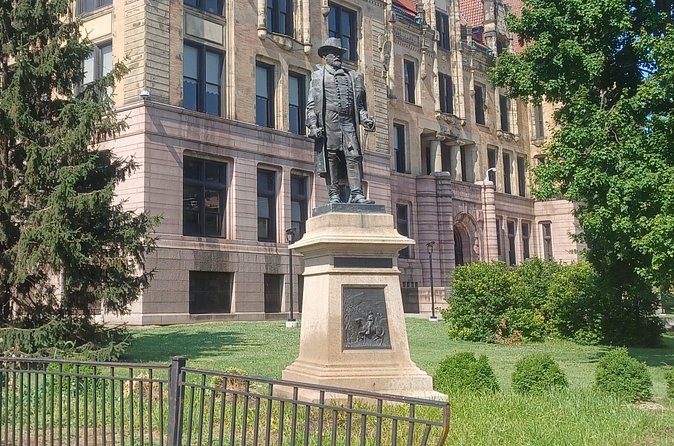 Downtown St. Louis Smartphone Guided Audio Walking Tour App - Soldiers Memorial Military Museum and the Monuments Men