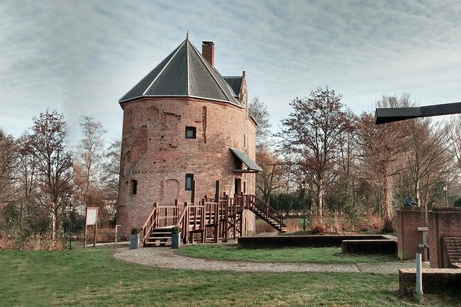 Drive it yourself electric History and Castle GPS audio tour - Starting in Lisse and learning the route