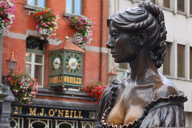 Dublin Walking Tour with Audioguide on Your Smartphone - Trinity College and College Green