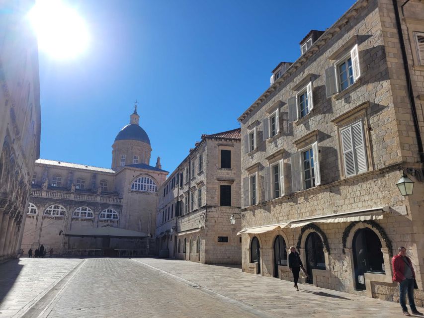 Dubrovnik: Old Town Highlights Tour with Audio Guide - Adriatic views and Dubrovnik’s film connection
