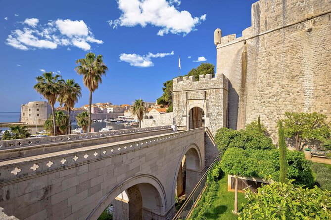 Dubrovnik Old Town Walking Tour with Audioguide - Timing, group size, and who should book