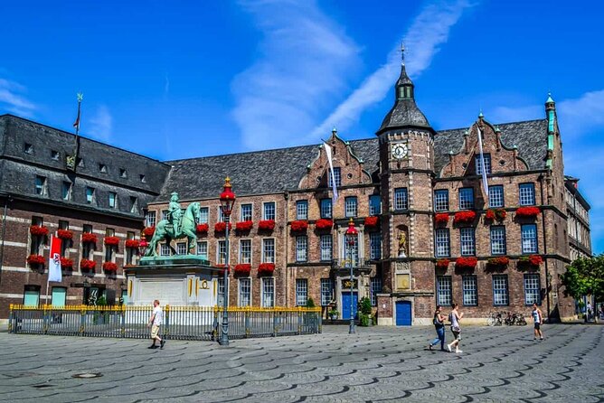 Dusseldorf: City Walk Audio Guide in 7 Languages on your Phone - The market square and the city’s public center