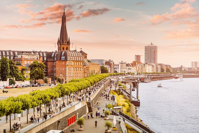 Dusseldorf: City Walk Audio Guide in 7 Languages on your Phone - Timing, distance, and the value of flexibility