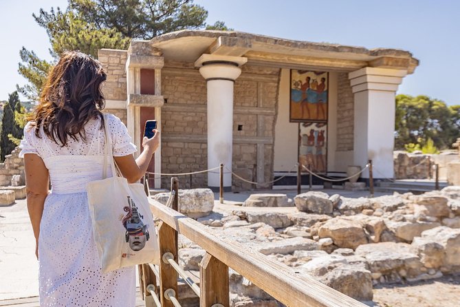 E-Ticket & Audio Tour for Knossos Palace: Unlock Minoan Majesty - Views of Mount Juktas and the shape of the site
