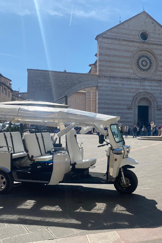 E - Tuk Panoramic Tour Assisi with audio guides - Why an electric tuk-tuk works well in Assisi
