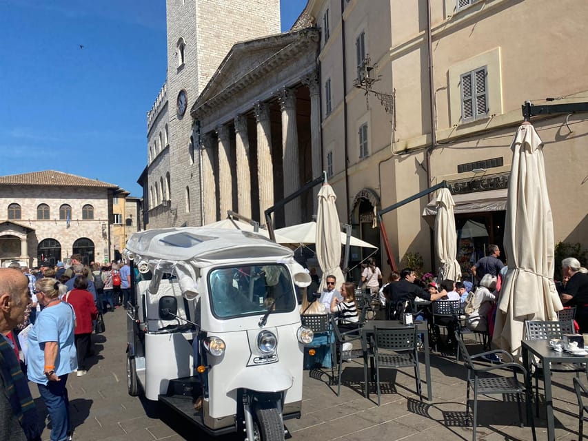 E - Tuk Panoramic Tour Assisi with audio guides - The Roman amphitheatre and San Rufino