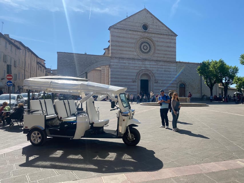 E - Tuk Panoramic Tour Assisi with audio guides - Audio guide, driver, and the human side of the tour