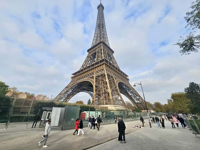 Eiffel Tower Ticket: Summit or 2nd Floor + Audioguide - The Summit is the big decision