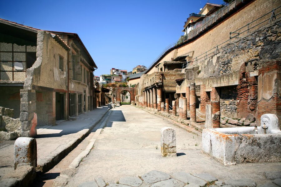 Ercolano: Herculaneum Entry Ticket with Optional Audio Guide - Choosing the digital or physical audio guide
