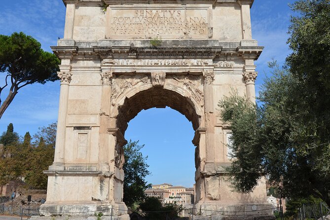 Escorted Colosseum, Forum and Palatine Tickets with E-Audioguide - Reaching Palatine Hill and the Belvedere