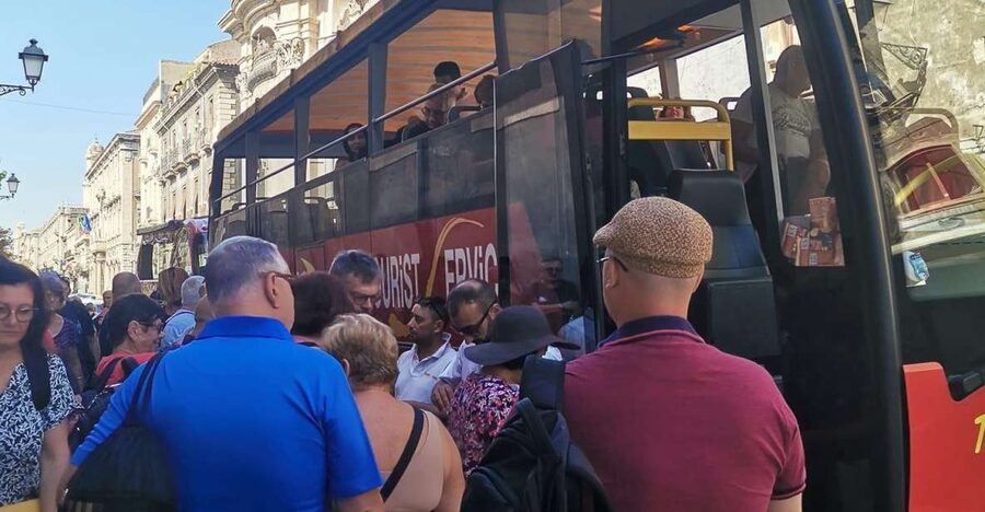 Etna by Panoramic Bus, Audioguide 9 languages, from Catania - The climb through Catania Province