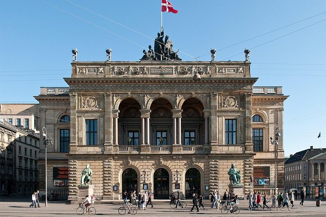 Explore Copenhagen: Self-Guided Audio Tour - Amalienborg and the living Danish monarchy