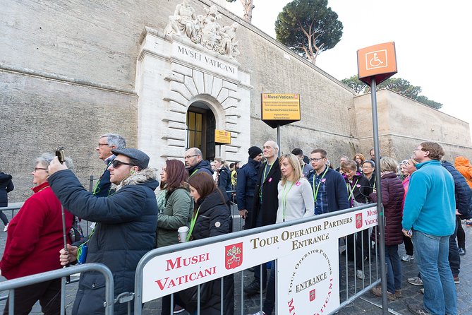 Express Vatican & Sistine Pass with Audio Guide - Raphael’s Rooms and the private papal apartments