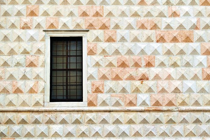 Ferrara Walking Tour with Audio and Written Guide - A short turn into the Jewish ghetto