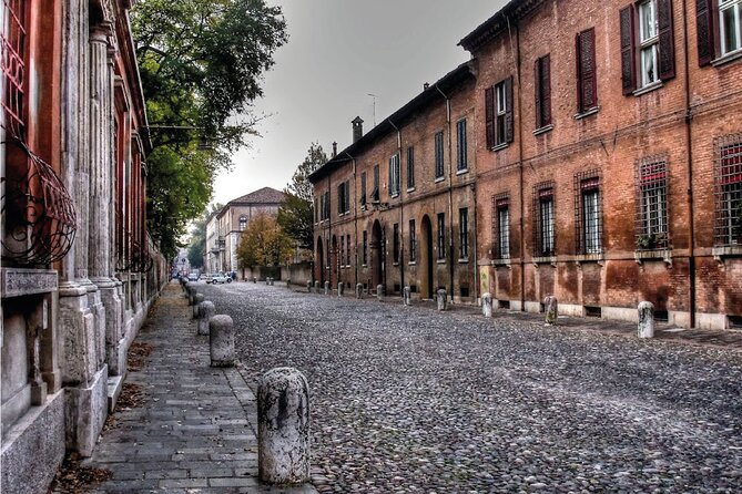 Ferrara Walking Tour with Audio and Written Guide - Piazza Trento e Trieste and the city’s main church