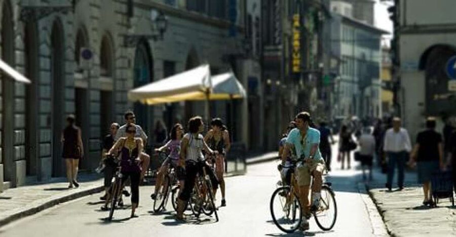 Florence: 2.5 hour Audio Guided Bike Tour led by Tour Leader - Medici Florence, San Lorenzo, and the Duomo