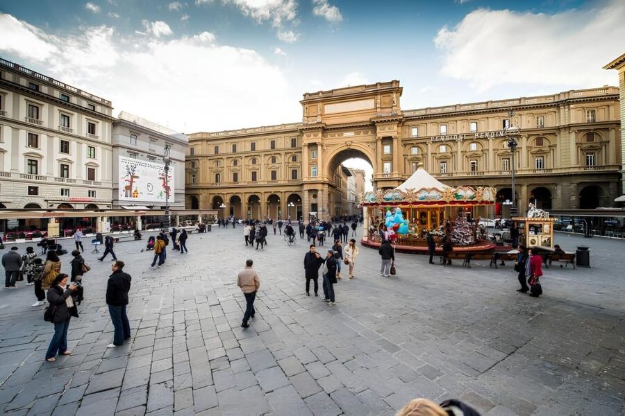 Florence: 2.5 hour Audio Guided Walking Tour led by Host - Why this audio format works in Florence