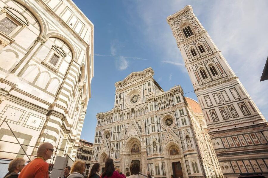 Florence: 2.5 hour Audio Guided Walking Tour led by Host - Via Tornabuoni and the turn toward Oltrarno