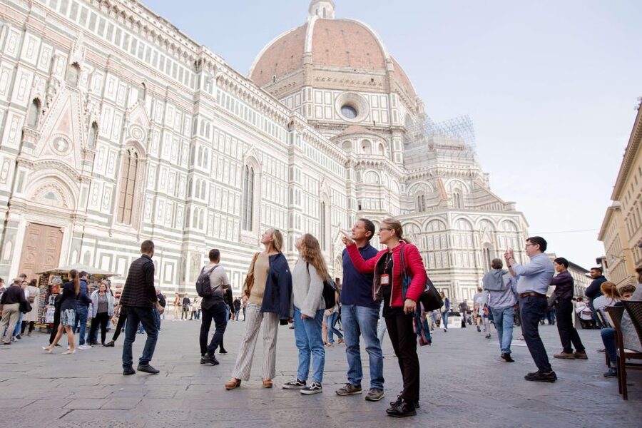 Florence: 2.5 hour Audio Guided Walking Tour led by Host - Pitti Palace, Santa Felicita, and the Vasari story