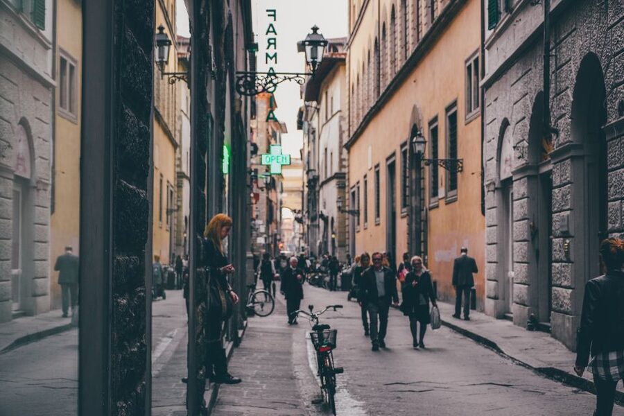 Florence: 2.5 hour Audio Guided Walking Tour led by Host - Piazza della Signoria and the final walk to Mercato Nuovo