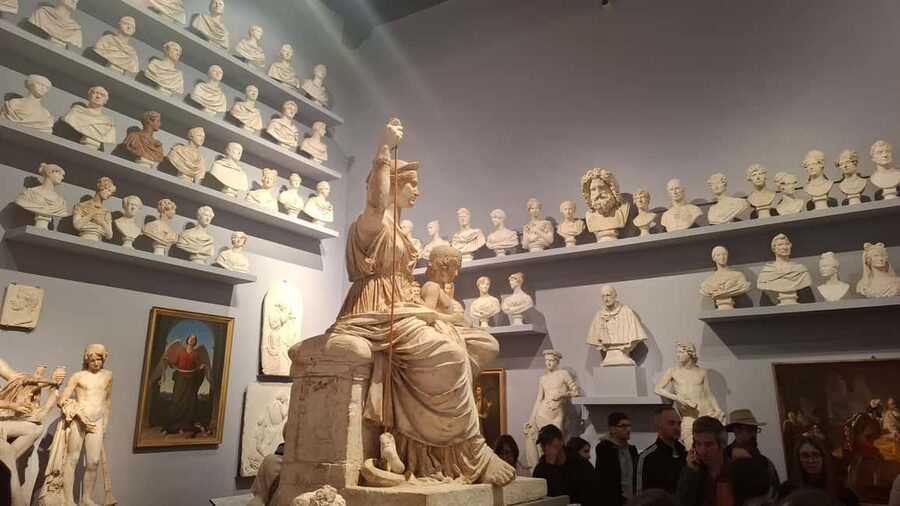 Florence: Accademia Gallery Reserved Entry & Audio Guide - Two hours inside, and how to use them well