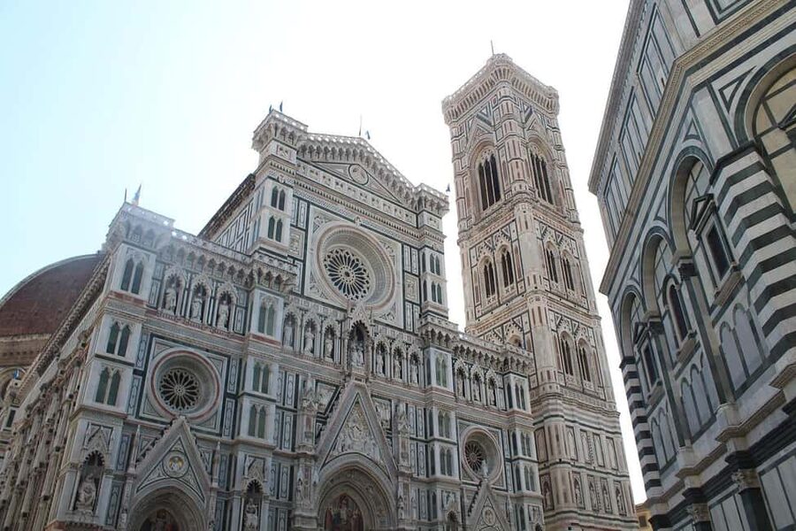 Florence: Duomo Cathedral Hosted Entry with Audio Guide - Meeting at the Lindt Chocolate Shop in Piazza del Duomo