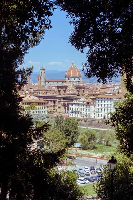Florence: Eco-Friendly Golf Cart City Tour with Audio Guide - Starting at Santa Croce and crossing the Arno