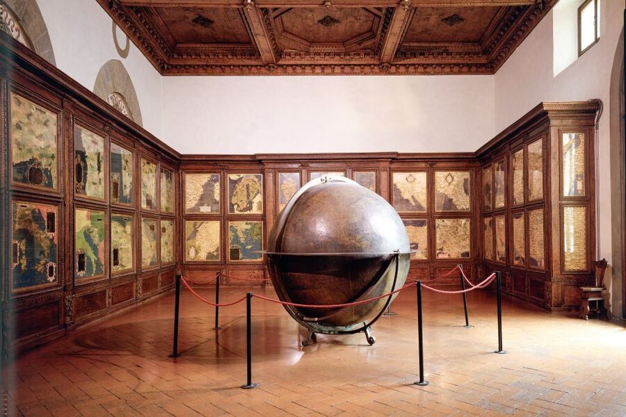 Florence: Palazzo Vecchio Entrance Ticket & Audioguide - Medici rooms, sculpture, and smaller details