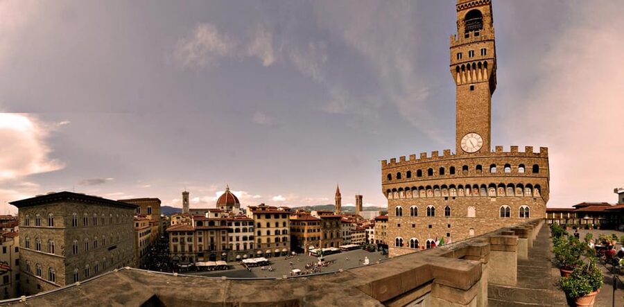 Florence:Palazzo Vecchio Skip-the-line Ticket & Audio Guide - Meeting the Host at the Fountain of Neptune