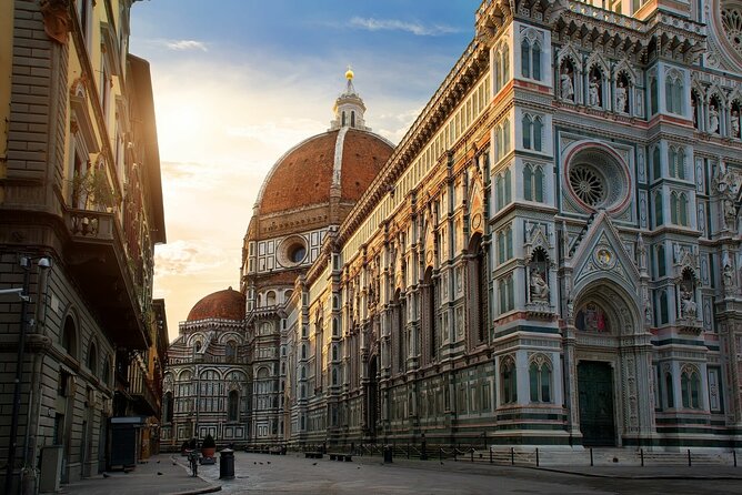 Florence Self Guided Audio Tour - Florence without a guide holding an umbrella