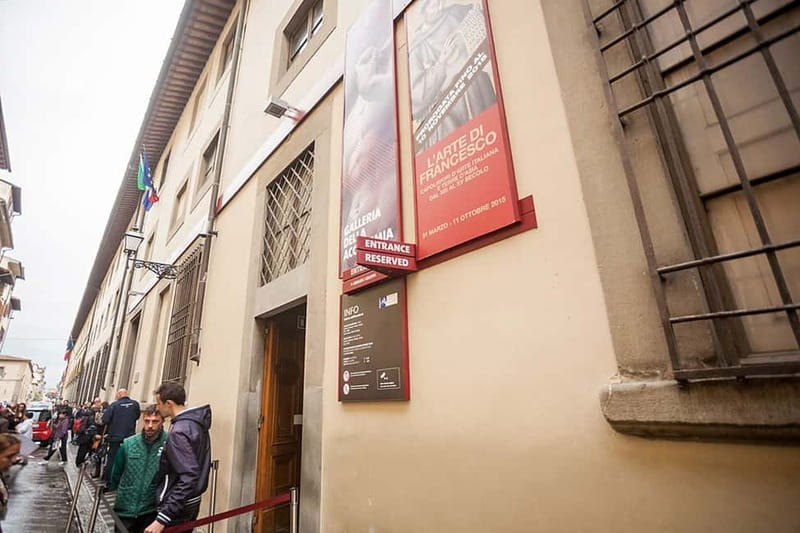 Florence: Timed Entry to Michelangelo's David + Audio App - Using the digital audio guide