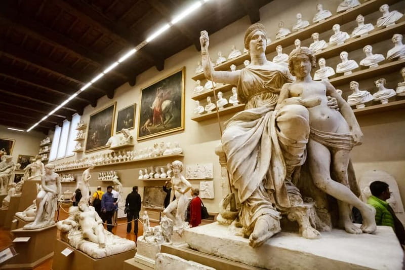 Florence: Timed Entry to Michelangelo's David + Audio App - Entering the Accademia through the red point