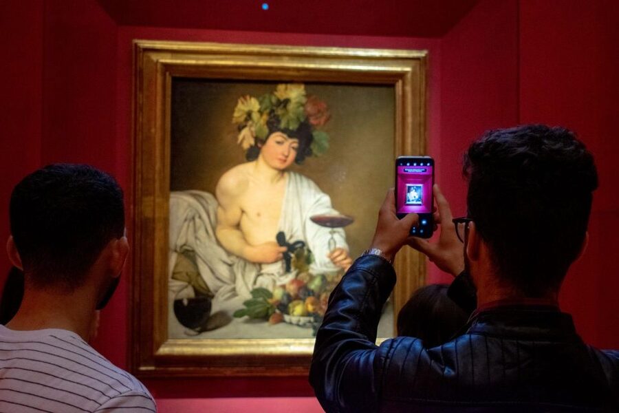 Florence: Uffizi Official timed Entry Ticket & Audio Guide - Using the smartphone audio guide