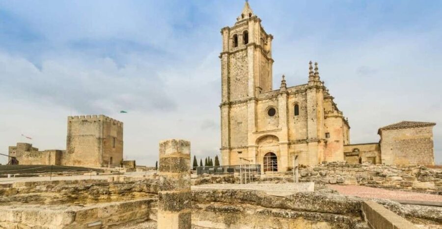 Fortaleza de la Mota Entrance Ticket with Audio Guide - Entering the fortified medieval city