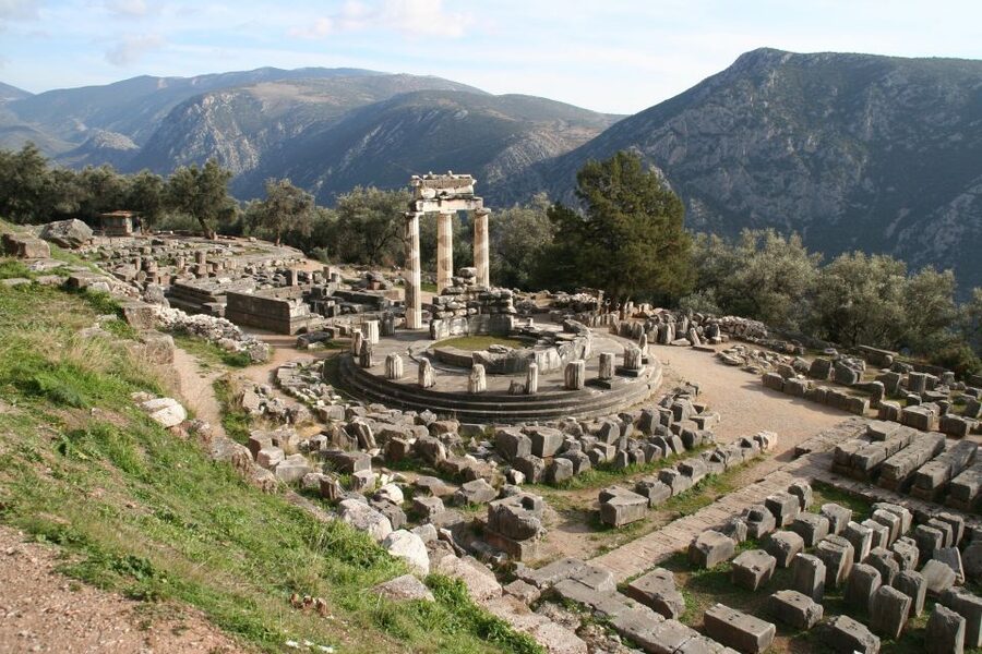 From Athens: Delphi Full Day V.R. Audio Guided Tour - Lunch and free time in the mountain villages