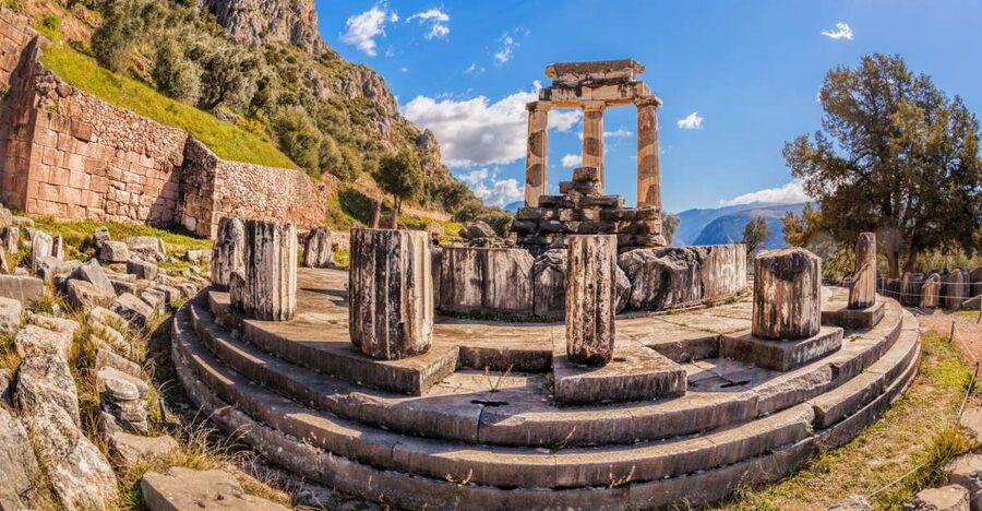From Athens: Delphi Full Day V.R. Audio Guided Tour - The early pickup and the road north