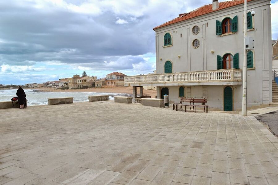 From Catania: Inspector Montalbano Day Tour with Audio Guide - Starting at Duomo Square in Catania
