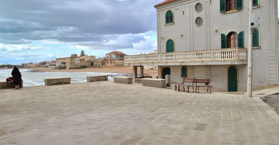 From Catania: Inspector Montalbano Day Tour with Audio Guide - Punta Secca: a quick look at the coast