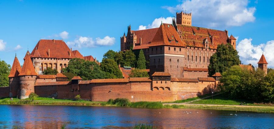 From Gdansk: Half-Day Malbork Castle Tour with Audioguide - Arriving early helps you avoid wasted time