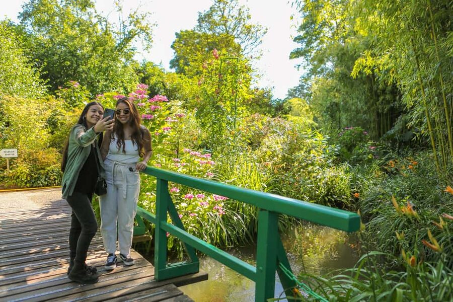 From Paris: Giverny Day Trip with Audio Guide or Live Guide - Monet’s flower garden: color with a purpose