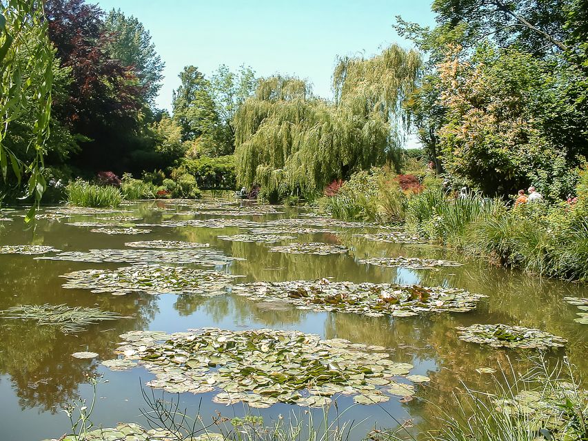 From Paris: Giverny Day Trip with Audio Guide or Live Guide - Timing, crowds, and the missing lunch hour