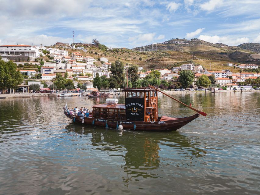 From Pinhão: Douro Valley Rabelo Boat Tour with Audio Guide - From Quinta do Bomfim to the first vineyard views