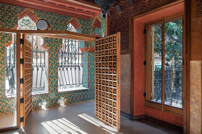 Gaudi´s Casa Vicens Skip the Line Ticket with Audioguide - Entering the patterned world of Casa Vicens