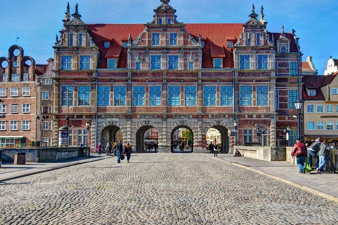 Gdansk Scavenger Hunt and Highlights Self Guided Audio Tour - Starting at the Highland Gate